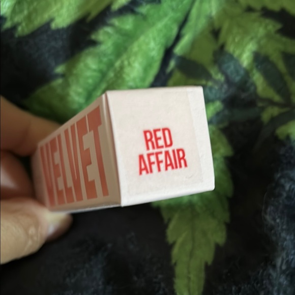 Jeffree Star Velvet Trap Lipstick new in box Red Affair - Picture 3 of 10